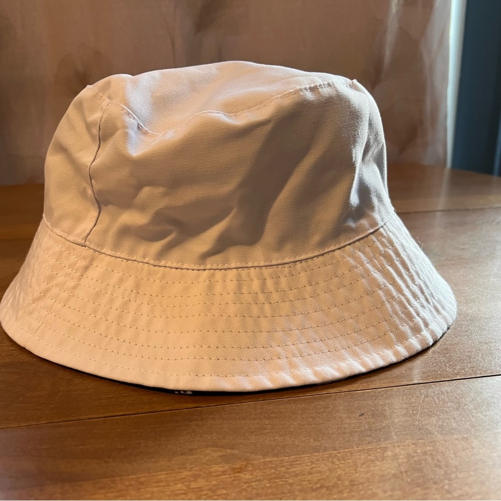 AO X FABFITFUN REVERSIBLE BUCKET HAT - Picture 4 of 8